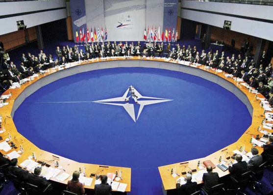 Το ΝΑΤΟ καταδικάζει το δημοψήφισμα της Κριμαίας