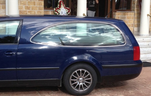 Πήγαν για τσίπουρα με τον νεκρό στη νεκροφόρα!