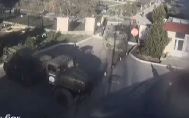 Δείτε την έφοδο των Ρώσων με τανκς στην ουκρανική βάση Μπελμπέκ (βίντεο)