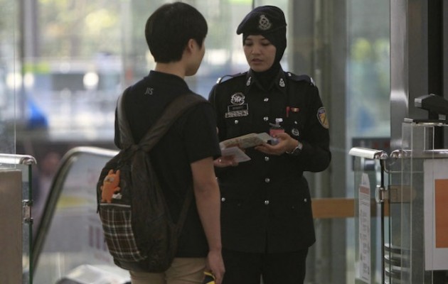 Βίντεο με Ασιάτες που είχαν κλεμμένα διαβατήρια εξετάζουν οι αρχές στη Μαλαισία