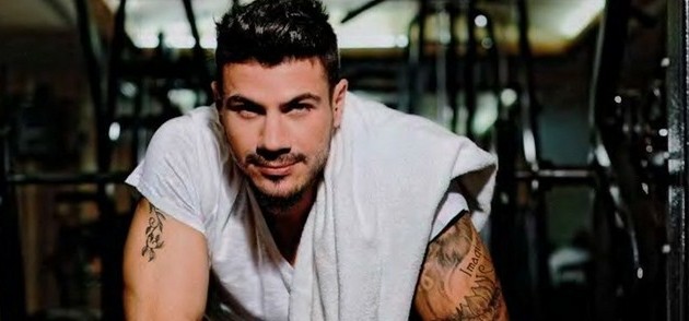 Άκης Πετρετζίκης: Το Mega τον είχε στον “πάγο” και εκείνος την έκανε για  AΝΤ1!