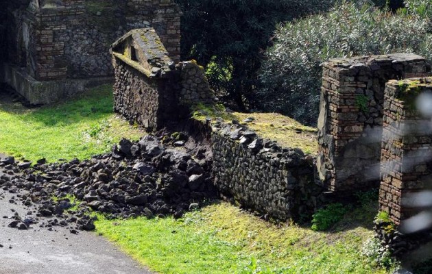 Καταρρέει η Πομπηία λόγω λιτότητας