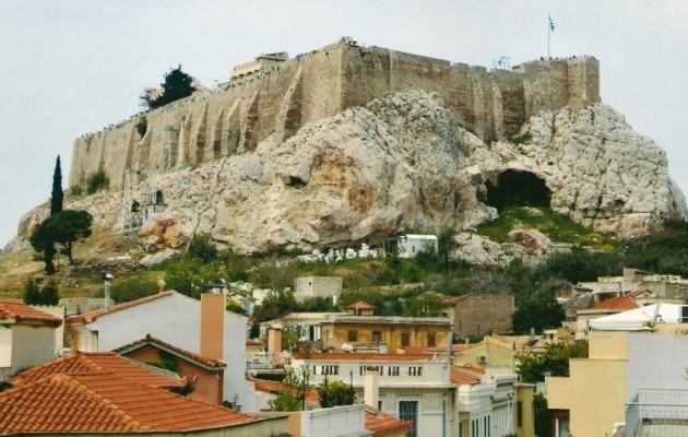 Ξεπουλάει την Πλάκα το ΤΑΙΠΕΔ