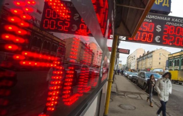 Η Moody’s απειλεί με υποβάθμιση τη Ρωσία