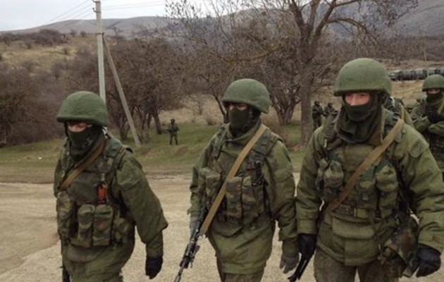 Εισβολή Ρώσων σε στρατιωτική βάση στη Κριμαία – Έπεσαν πυροβολισμοί