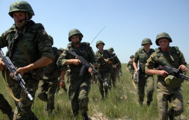 Ρωσία: Φαντασιώσεις ότι μαζεύουμε στρατό στα σύνορα με την Ουκρανία