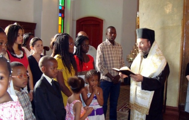 Ομαδική ορθόδοξη βάπτιση παιδιών στο Νότιο Σουδάν