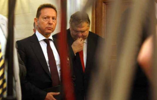 Ο Στουρνάρας ενημερώνει βουλευτές του ΠΑΣΟΚ για το γάλα