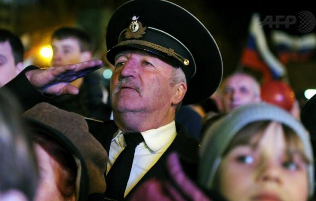 Κριμαία: Τον εθνικό ύμνο της Ρωσίας τραγούδισαν για να πανηγυρίσουν το δημοψήφισμα