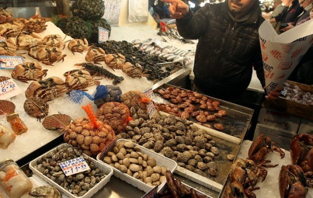 Συνεχώς ανοιχτή από τις 21.00 της Κυριακής μέχρι τις 13.00 της Καθαράς Δευτέρας η Βαρβάκειος