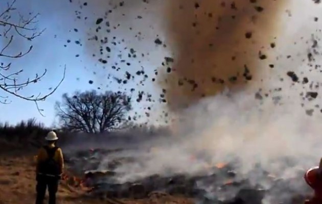 Κολοράντο: Πυροσβέστες κινδύνευσαν να καούν από “τυφώνα φωτιάς”  (βίντεο)