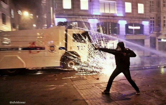 Δείτε LIVE εικόνα από τα επεισόδια στην Κωνσταντινούπολη