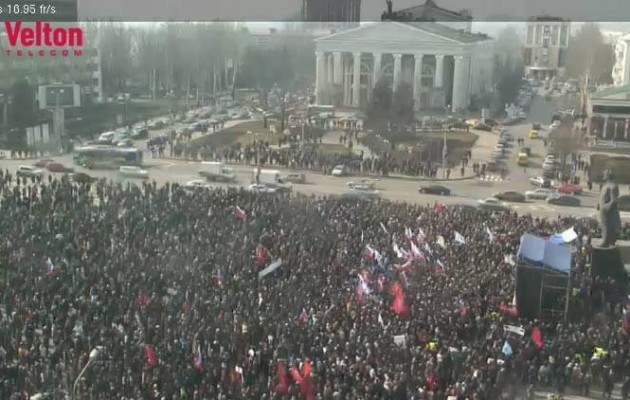 Χιλιάδες Ρώσοι κατέλαβαν το Ντονέτσκ της Ουκρανίας!