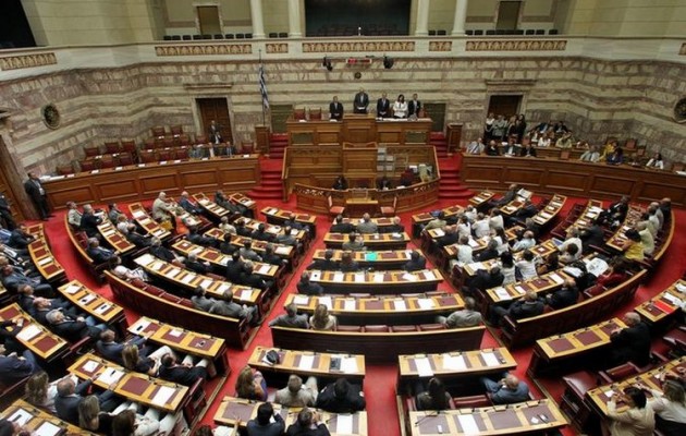 Απουσία ΣΥΡΙΖΑ, ΑΝΕΛ και ΚΚΕ από τη συνεδρίαση της Βουλής για το δημοψήφισμα