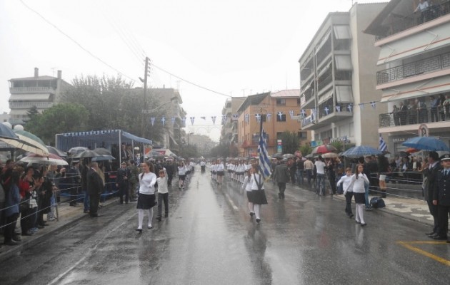 Βροχερή 25η Μαρτίου με πτώση της θερμοκρασίας