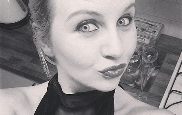 Η δασκάλα με τα γαλάζια μάτια αποπλάνησε 16χρονο μαθητή της