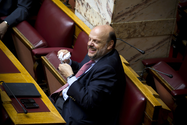 Αντώναρος για ανασχηματισμό: Θα πετάξουμε τη μπάλα στην  εξέδρα;