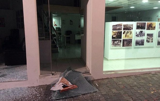 Επιθέσεις σε εκλογικά κέντρα στο Βύρωνα (εικόνες)