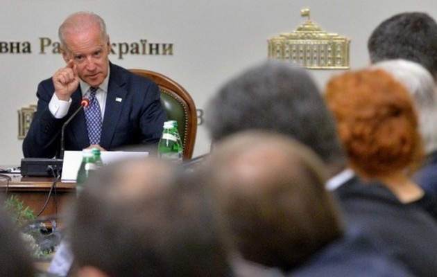 Μπάιντεν προς Ουκρανία: Καταπολεμήστε τη διαφθορά και θα σας στηρίξουμε