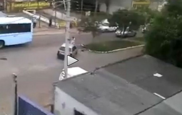 Τον πάτησε 5 φορές με το αυτοκίνητο γιατί τσακώθηκαν (βίντεο)