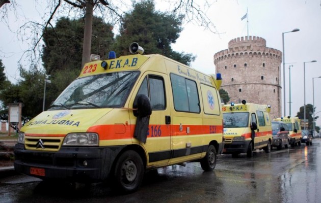 Διαμαρτυρία με ασθενοφόρα στη Θεσσαλονίκη