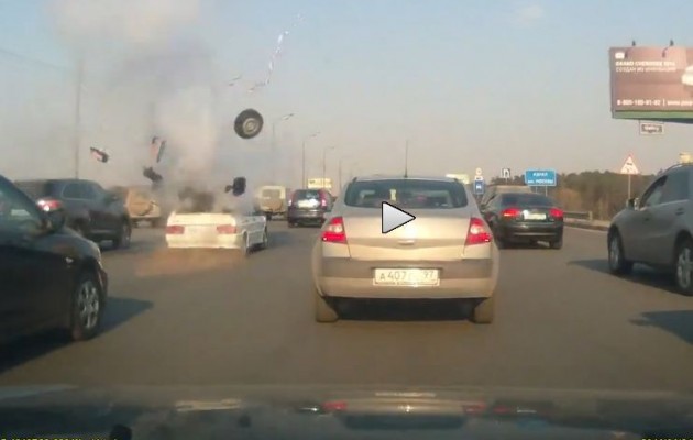 Δεν βλέπεις κάθε μέρα ένα αυτοκίνητο να εκρήγνυται (βίντεο)