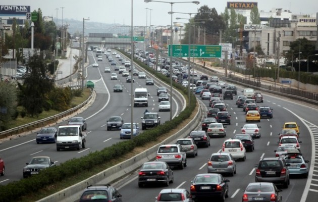 Σε εξέλιξη η μεγάλη έξοδος των Αθηναίων – Τι επικρατεί στις δύο εθνικές οδούς