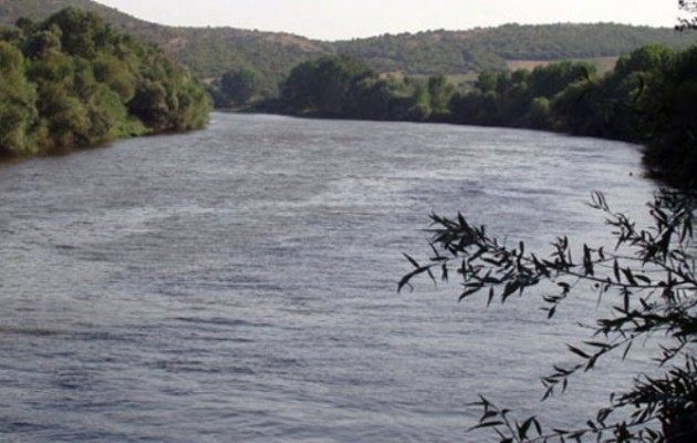 Χάθηκαν στον ποταμό Έβρο μια γυναίκα και τρία παιδιά