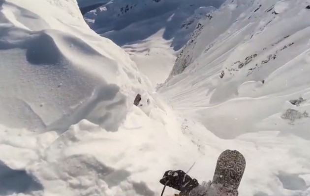 Πιο επικίνδυνη κατάβαση δεν γίνεται (βίντεο)