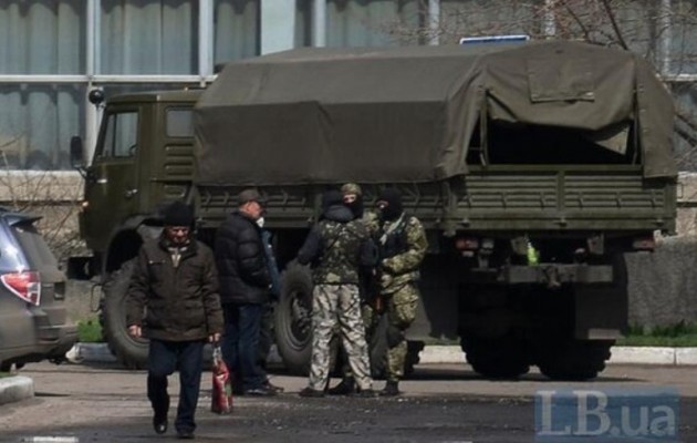 Ενισχύεται το Σλοβιάντσκ με ένοπλους πολιτοφύλακες