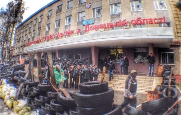 Οι φιλορώσοι οχύρωσαν και το αστυνομικό αρχηγείο της Γκορλόβκα