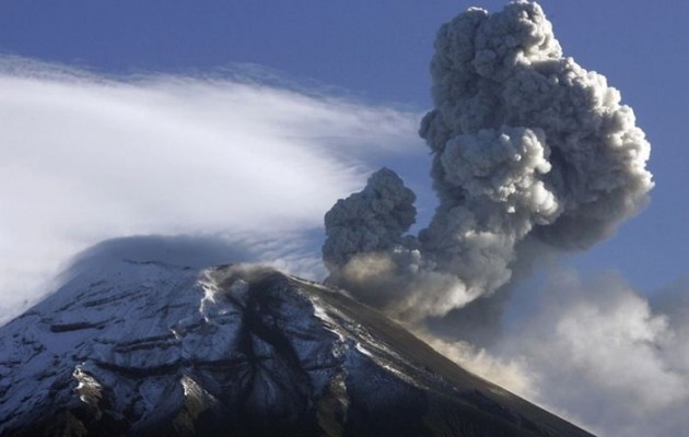 Εκουαδόρ: Έκρηξη ηφαιστείου… on camera