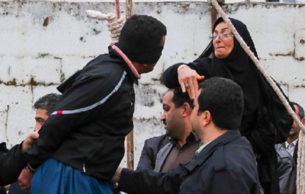 Μάνα έσωσε από την αγχόνη τον δολοφόνο του γιου της (φωτογραφίες)