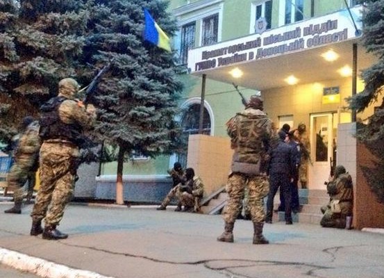 ΕΚΤΑΚΤΟ: Τραυματίες από ανταλλαγή πυρών στην ανατολική Ουκρανία