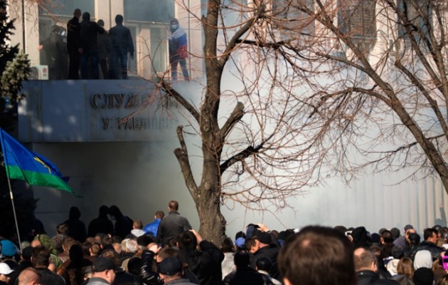 Κατάσχεση όπλων από φιλορώσους διαδηλωτές στην ανατολική Ουκρανία