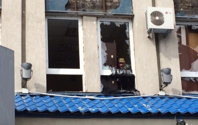 Ελεύθεροι σκοπευτές της Ουκρανίας παίρνουν θέση στο Λουγκάντσκ (βίντεο)