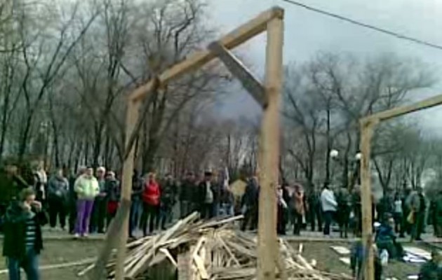 “Οι Ρώσοι έχουν στήσει κρεμάλες στα οδοφράγματα”