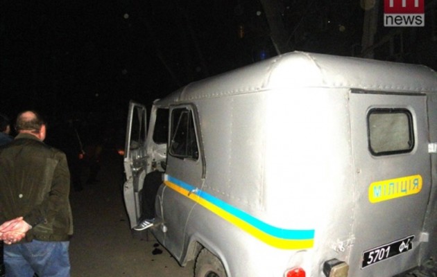 Ένας νεκρός και 13 τραυματίες στη Μαριούπολη