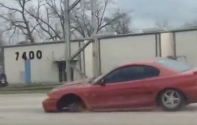 Το νέο… τρίτροχο της Μάσταγκ “γράφει” στην άσφαλτο (βίντεο)