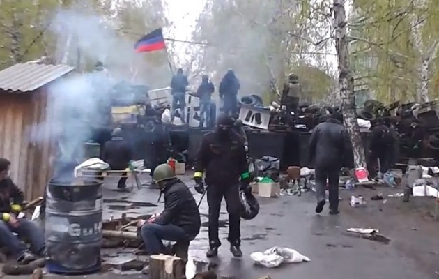 ΒΙΝΤΕΟ ΝΤΟΚΟΥΜΕΝΤΑ: Οι Ρώσοι στα οδοφράγματα περιμένουν τους ναζί