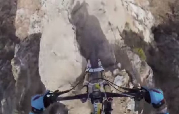 Βίντεο με την πιο επικίνδυνη κατάβαση για ποδήλατο (βίντεο)