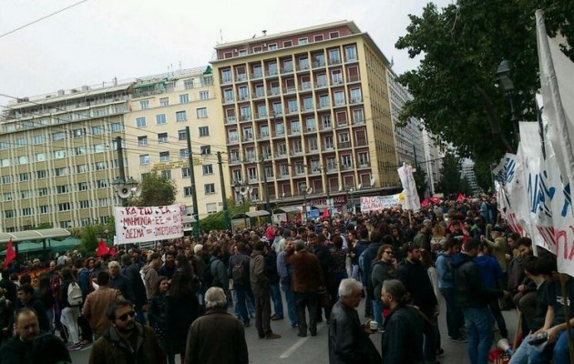 Δείτε την τετράποδη μασκότ της διαδήλωσης κατά της Μέρκελ