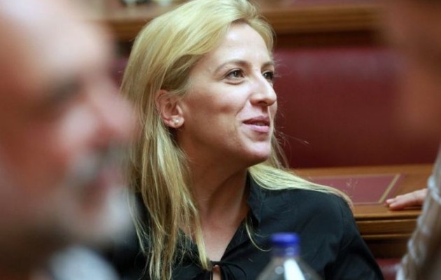 Δούρου: Ο Σαμαράς “στηρίζει” Σγουρό για να σώσει τον Βενιζέλο