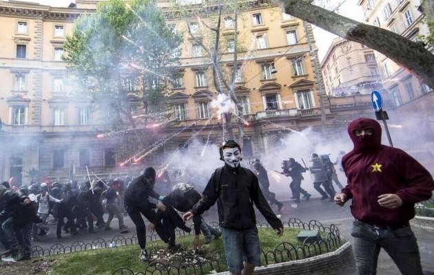 Αιματηρές διαδηλώσεις στη Ρώμη – Κατά της λιτότητας διαδήλωσαν στο Παρίσι