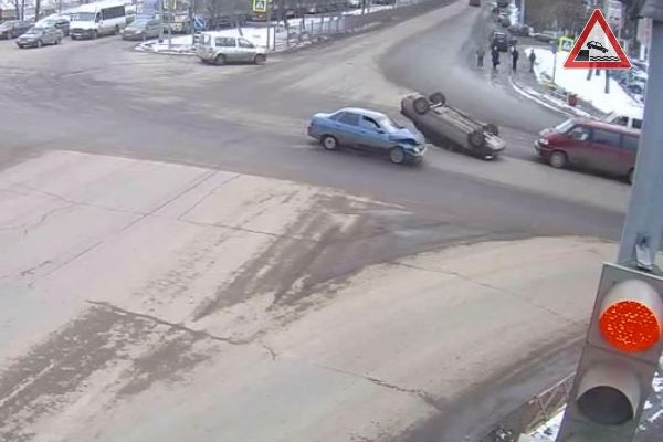 Η μεγάλη των… οδηγών σχολή της Ρωσίας (βίντεο)