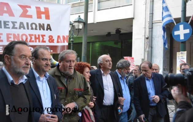 Οι βουλευτές του ΣΥΡΙΖΑ επικεφαλής στην πορεία στην Αθήνα
