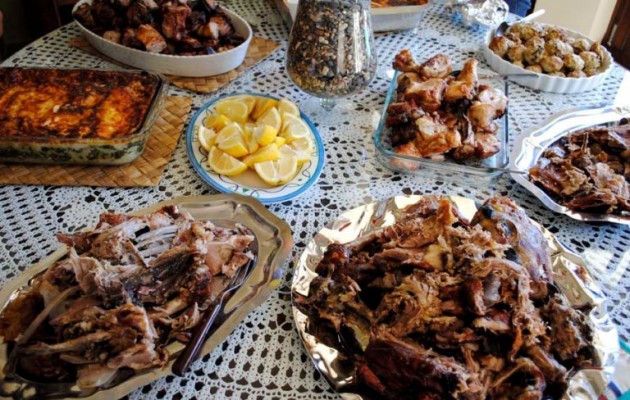 Πώς να φάτε το Πάσχα και να γλιτώσετε θερμίδες