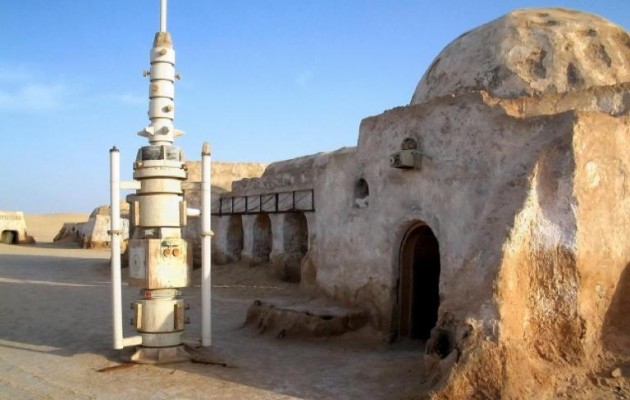 Οι αμμόλοφοι απειλούν να “καταπιούν” τον πλανήτη του Πολέμου των Άστρων