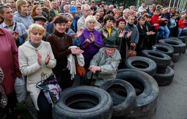 Δραματική έκκληση από το Σλοβιάντσκ: “Ρωσία δώσε μας όπλα να πολεμήσουμε τους φασίστες”