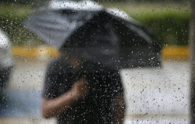 Καιρός: Βροχές σε Αθήνα και Θεσσαλονίκη την Κυριακή